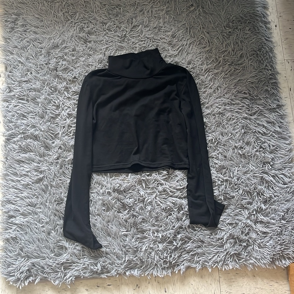 Black and White Temu turtleneck shirts, size: M